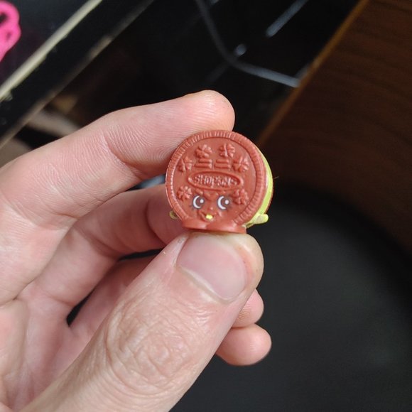 Shopkins Food Cream E Cookie Mini Pencil Topper - Ultra Rare, No Packaging - Picture 2 of 3